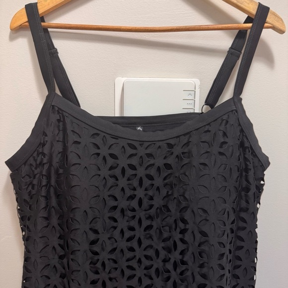 Pennington's Voglio Black Geometric Cut Out Tankini Top Size 2x Bathing Suit - Picture 3 of 8